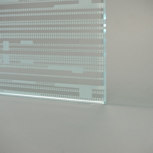 Ultra white line colored glazed glass